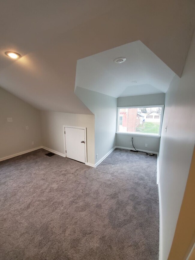 Building Photo - 708 E Warrington Ave