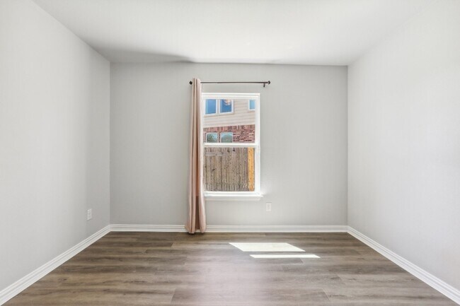 Building Photo - 1218 Rhonda Cove