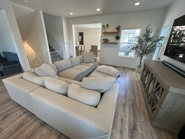 Building Photo - 6442 Bethany Way