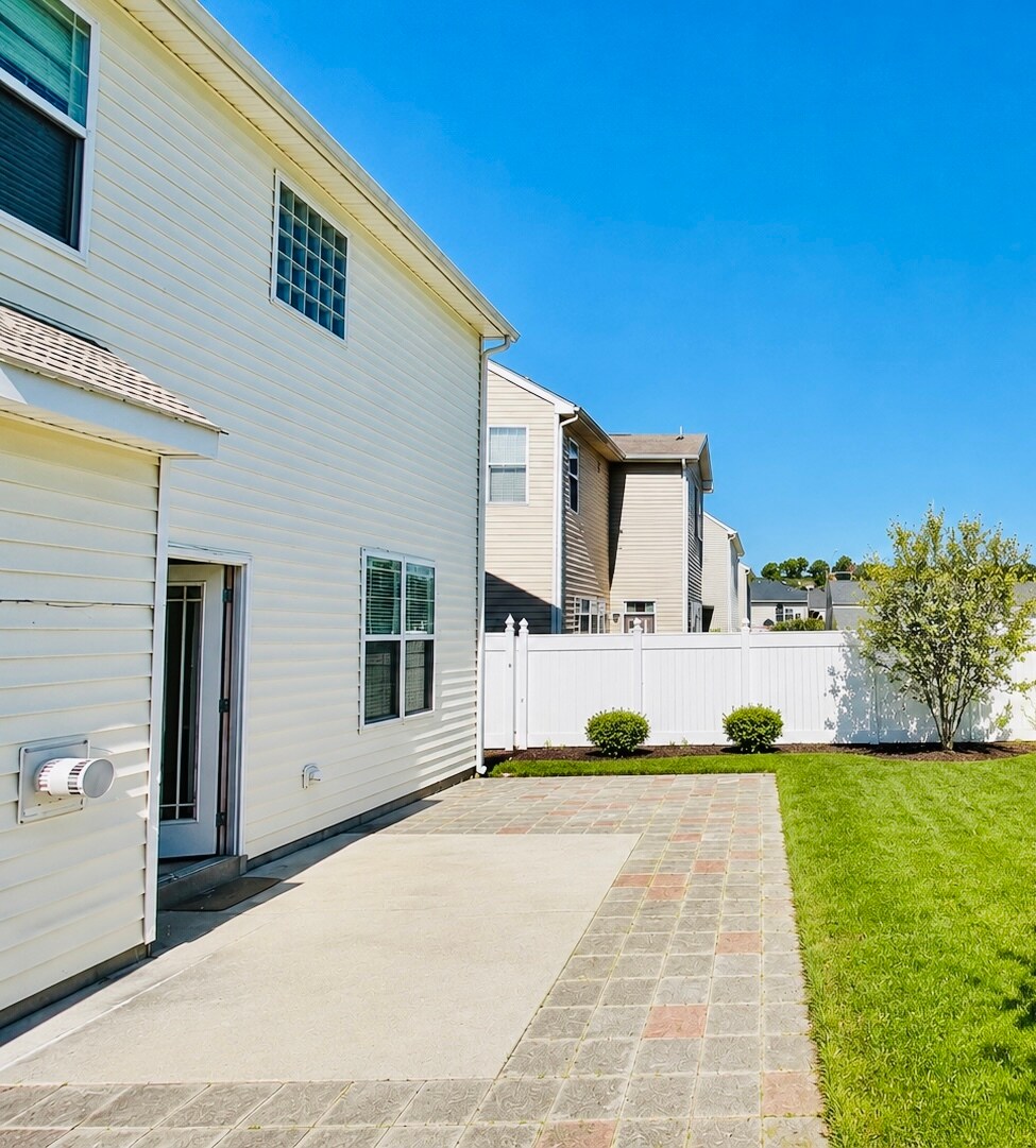 Building Photo - 2231 Stoney Spring Dr
