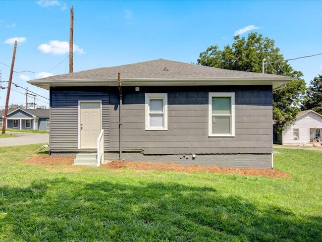 Building Photo - 160 29th St Pl SW