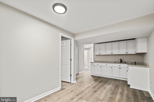 Building Photo - 328 Moseby Ct