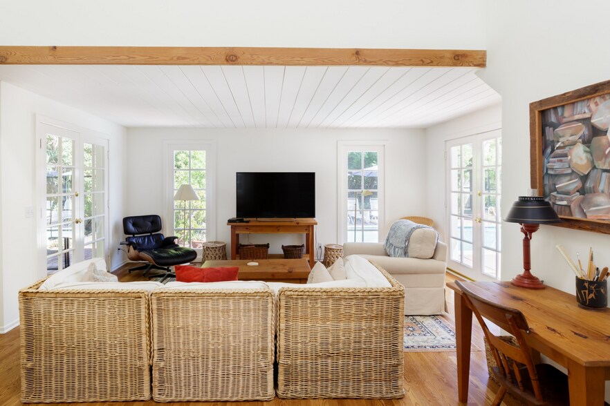 Studio - 5108 Strohm Ave