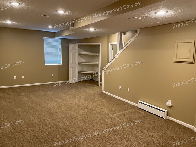 Building Photo - 709 Williamsburg Ct