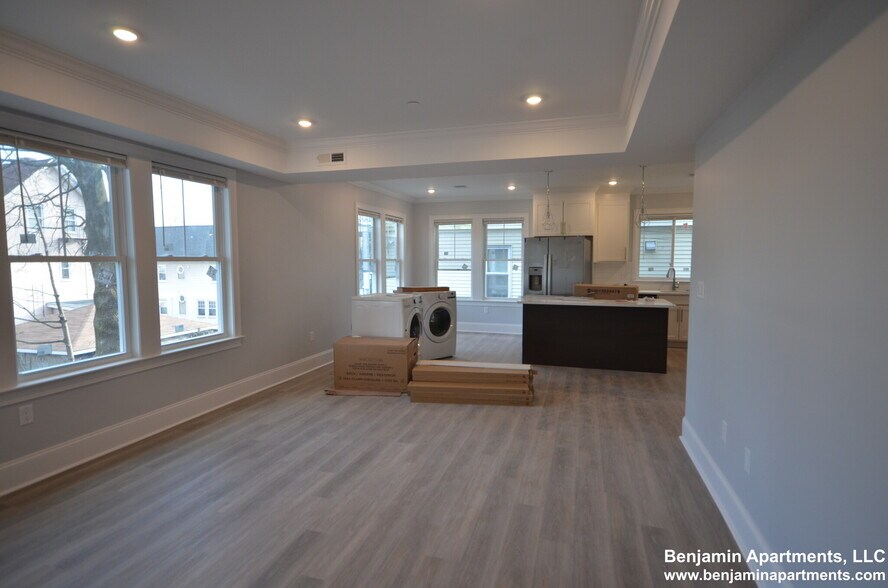 Building Photo - 100 Brooks St