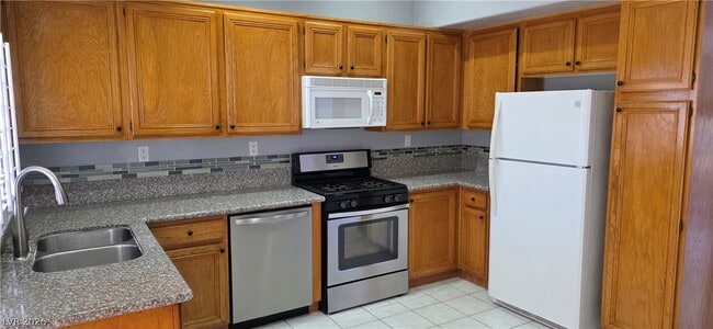 Building Photo - 9007 Dulcimer Ln