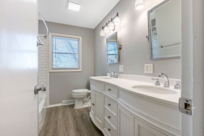 Building Photo - 11580 Highland Park