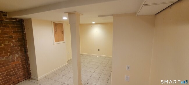 Building Photo - 130 Church St