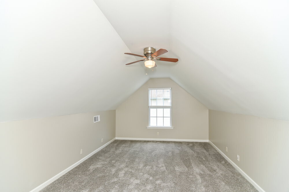 Building Photo - 145 Lyndhurst Dr