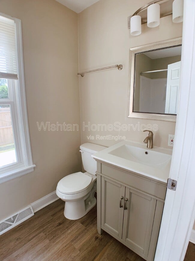 Building Photo - 437 W Murray St