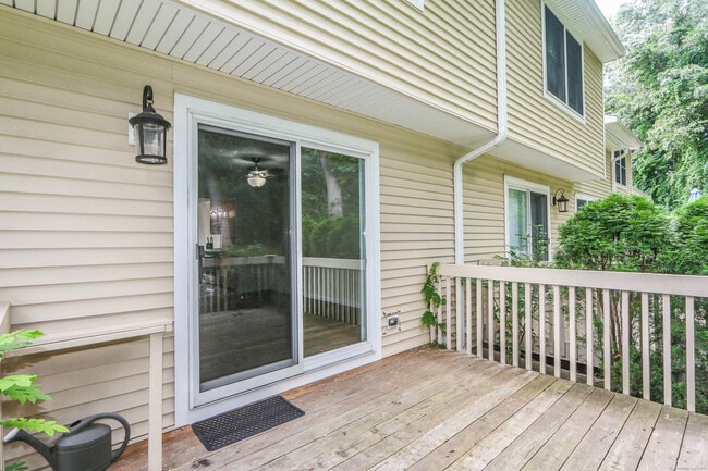 Building Photo - 409 The Meadows