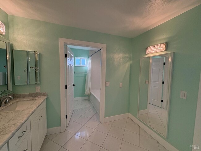 Building Photo - 5705 Davis Cir