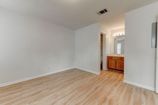 Building Photo - 3301 El Salido Pkwy