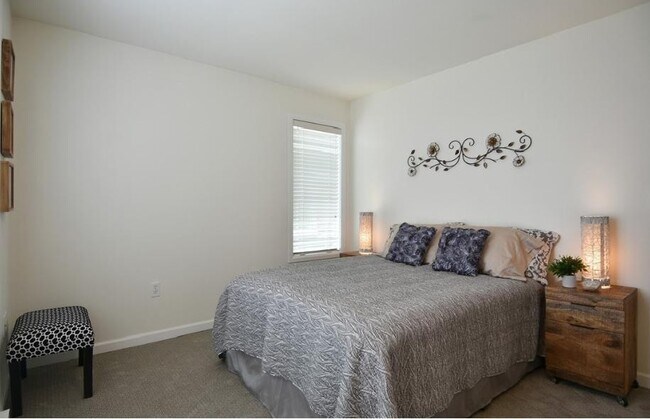 Building Photo - Bright & Stylish 2BD Condo in Prime Ballar...