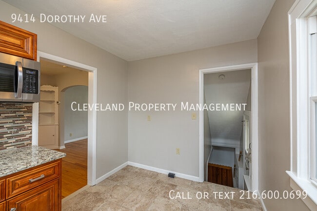 Building Photo - 9414 Dorothy Ave