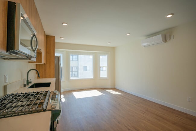 Building Photo - 1036 Westmoreland Ave