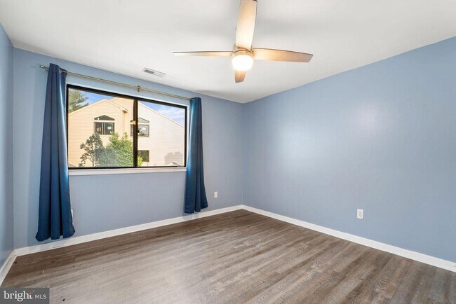 Building Photo - 1512 Roberts Way