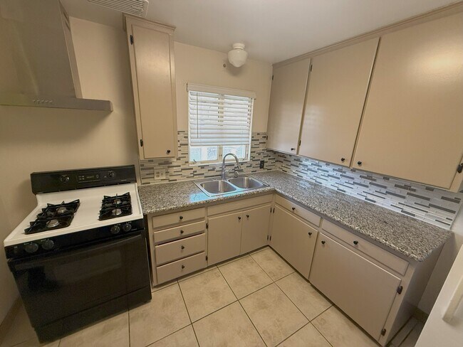 Building Photo - 519 Linwood Ave