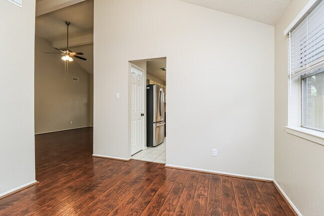 Building Photo - 9215 Grandview Park Dr