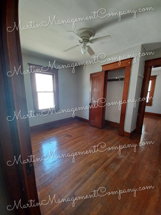 Building Photo - 1426 S Sneed Ave