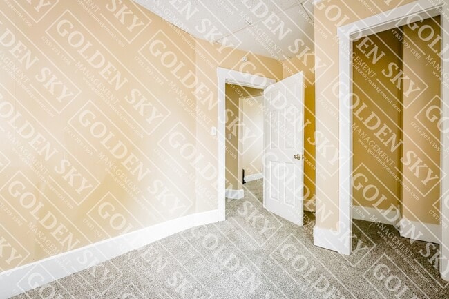 Building Photo - 907 S Beacon St