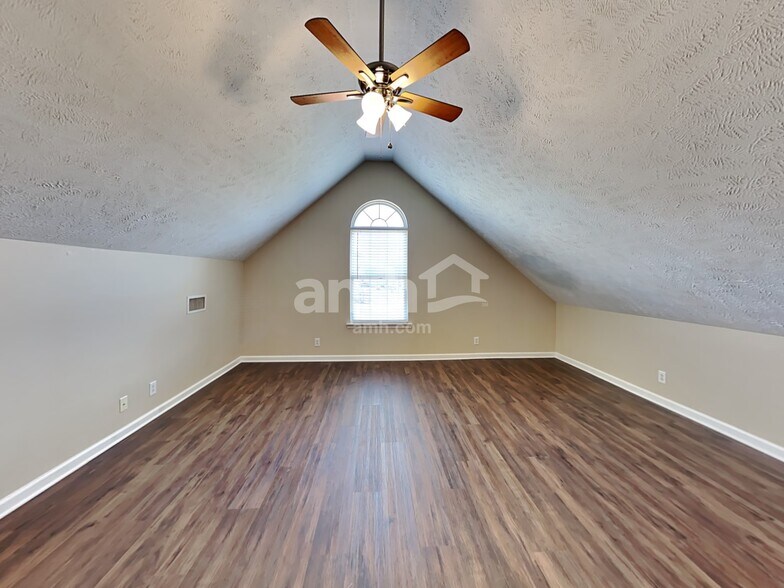 Building Photo - 2519 Claymore Run