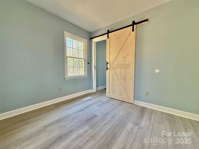 Building Photo - 1552 Airport Rd