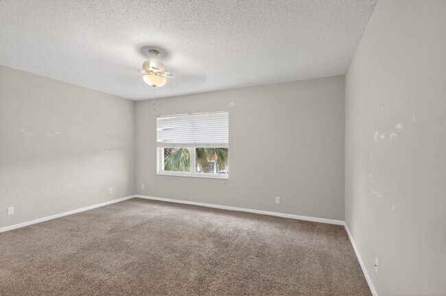 Building Photo - 18196 Clear Brook Cir