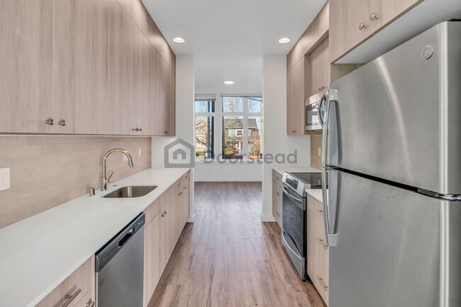 Building Photo - 2505 E Union St