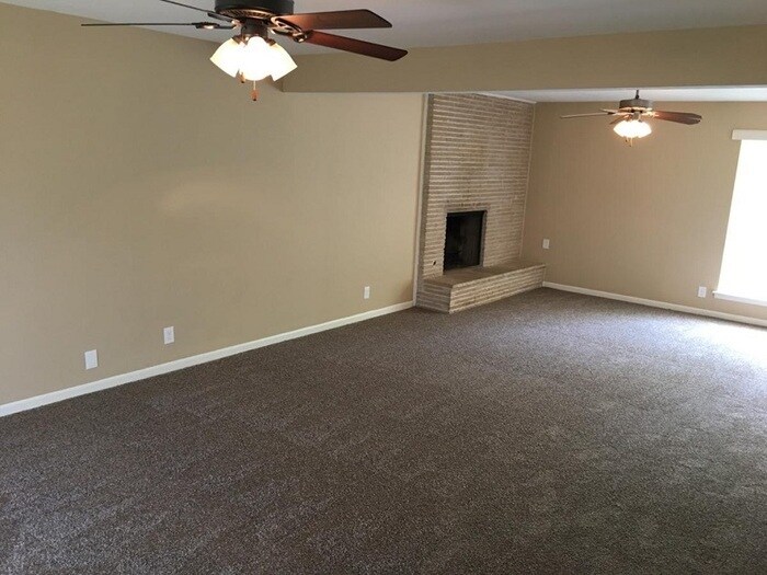 Building Photo - 1514 Regina Ct S
