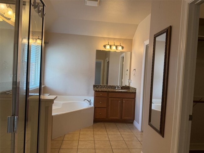 Building Photo - 9638 Castlerock Tr