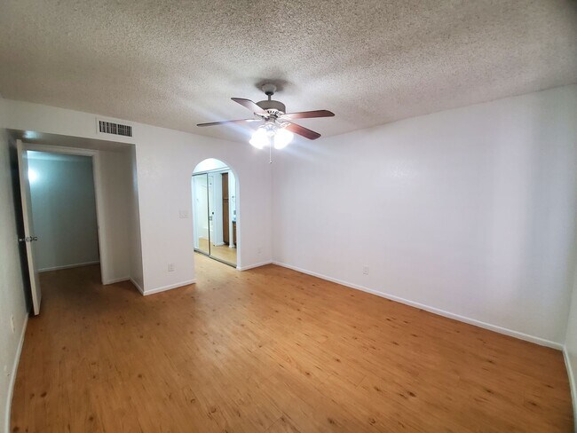 Building Photo - 839 S Westwood