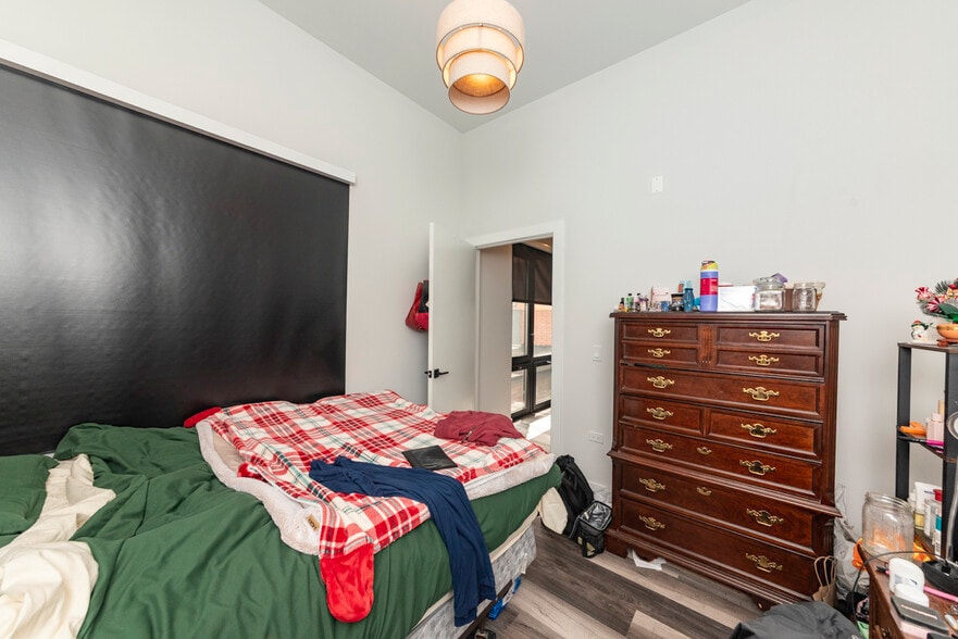 Building Photo - 2322 N Clark St