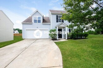 Building Photo - 3 Bedroom Pet-Friendly Home in Charlotte, NC with Main Street Renewal