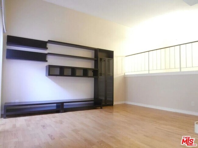 Building Photo - 1711 Grismer Ave