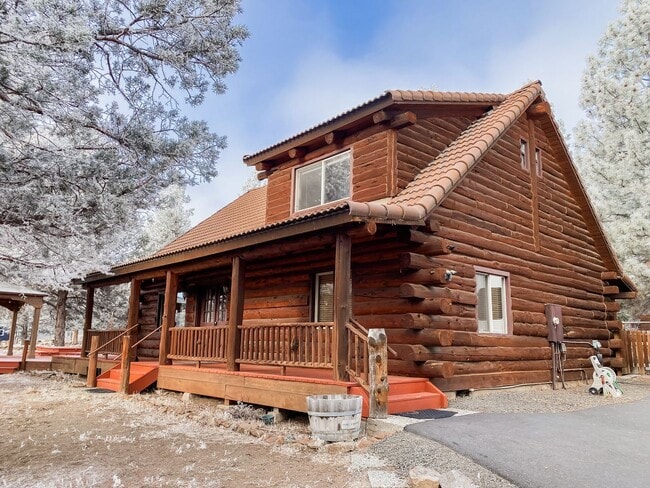 Building Photo - Beautiful Custom Log Home in Squaw Creek C...