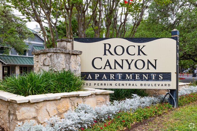 Entrance - Grand at Cibolo