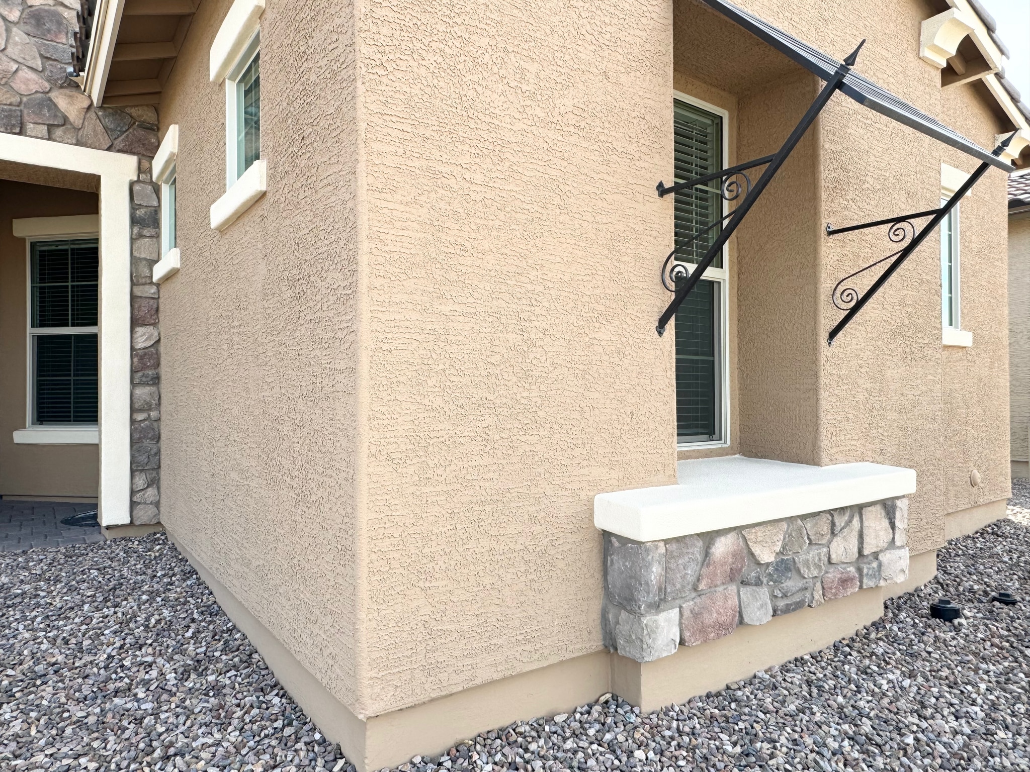 Building Photo - 8723 W Vista Ave