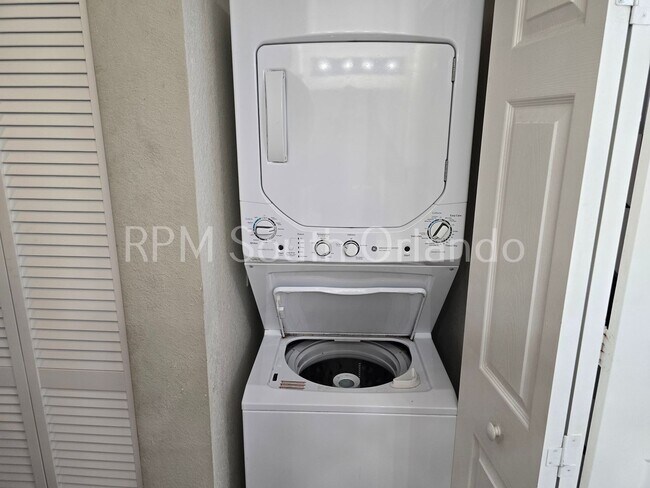 Building Photo - 3/2 Fully Furnished property in Venetian Bay Villages