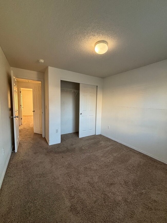 Building Photo - 3 Bed 2 Bath Home in Sage Point Area!