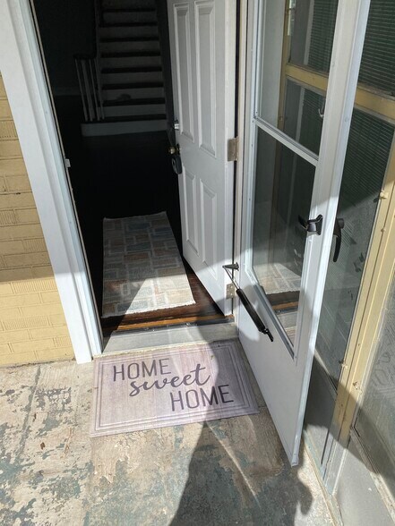 Building Photo - 1312 E 13th St