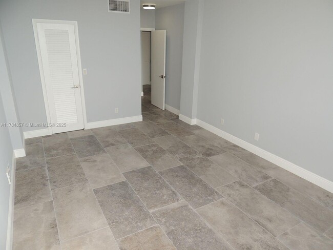Building Photo - 1455 N Treasure Dr