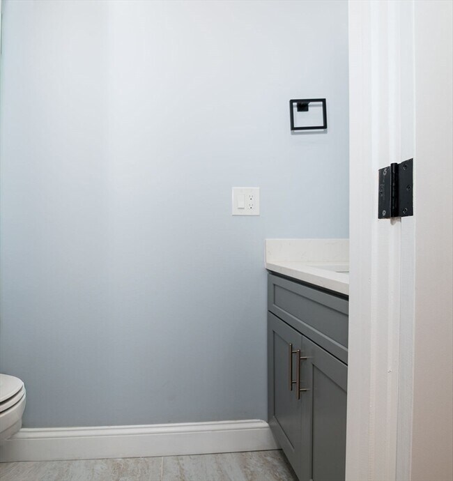 Building Photo - 43 Tainter St