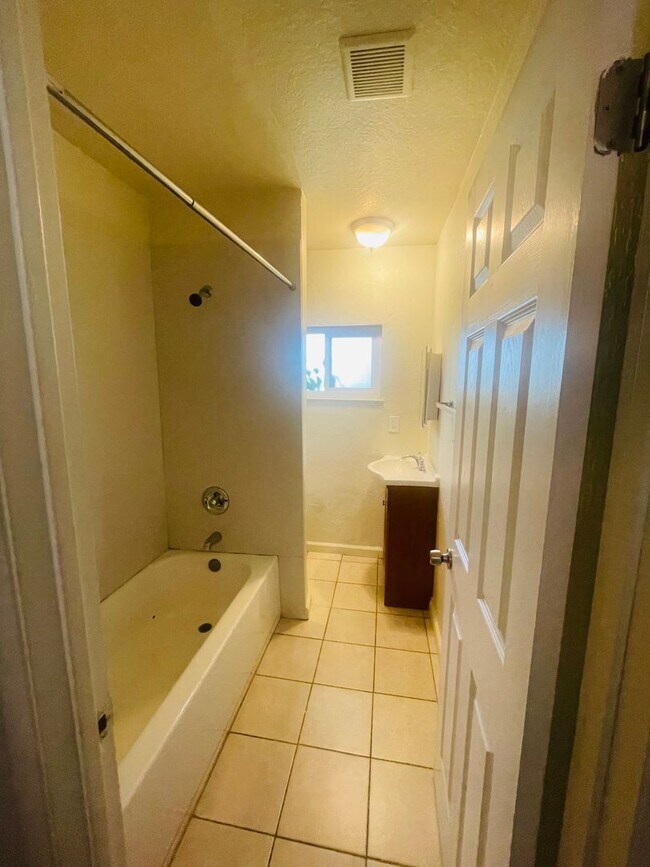 Building Photo - 9316001/51^^