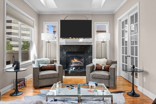 Building Photo - Gorgeous top-level condo in Cherry Creek!