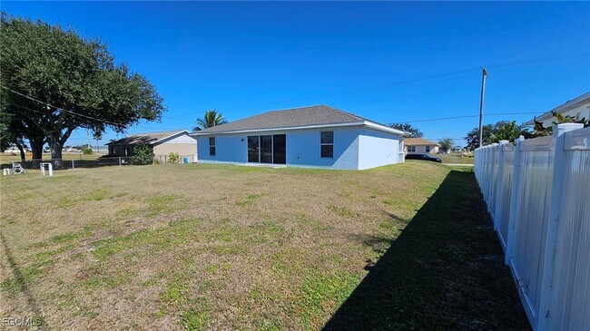 Building Photo - 1316 NE 16th Pl