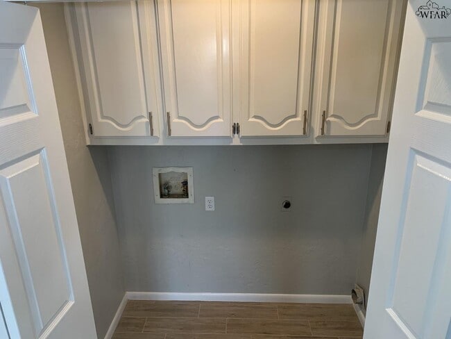 Building Photo - 5519 Briargrove Dr