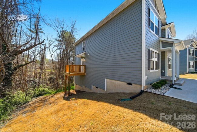 Building Photo - 403 15th Ave SW