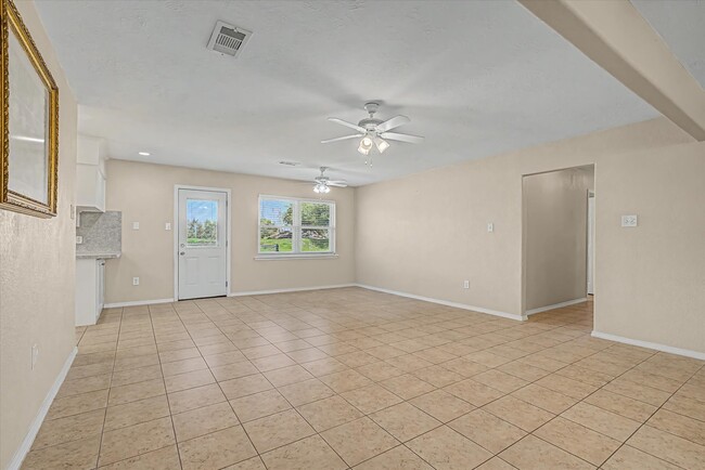 Building Photo - 827 Pickney Ave