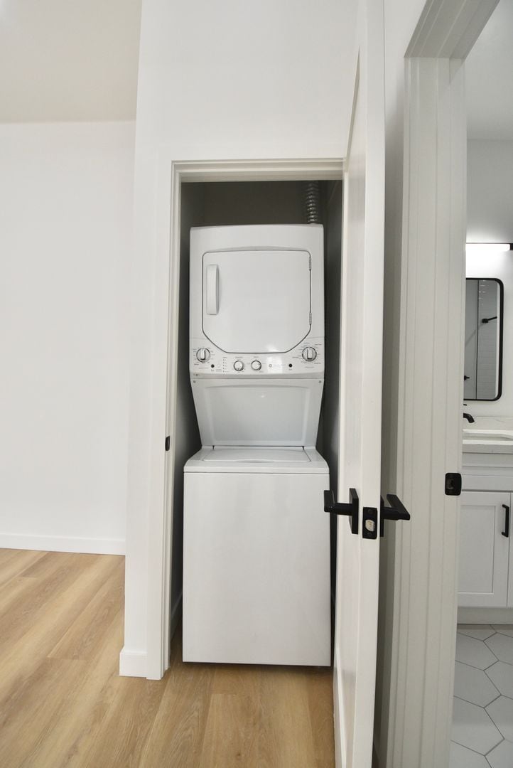 Building Photo - 4751 Kraft Ave